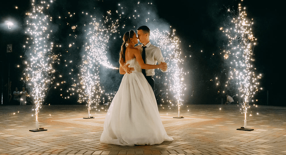 Искровые фонтаны на свадьбе